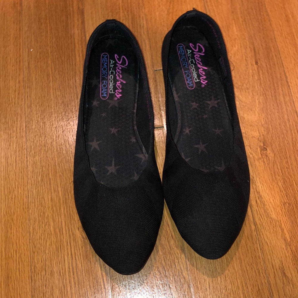 Sketchers black air cooled memory foam shoes